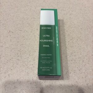 Ultra Nourishing Snail Essence Water - Green